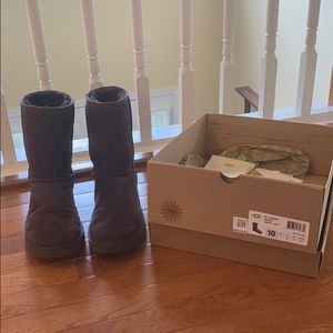 Ugg Boots, Classic Short in Chocolate